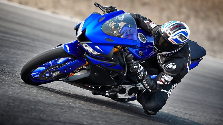 Künftig kann die rund 140 Kilogramm schwere YZF-R 125 maximal 120 km/h schnell werden