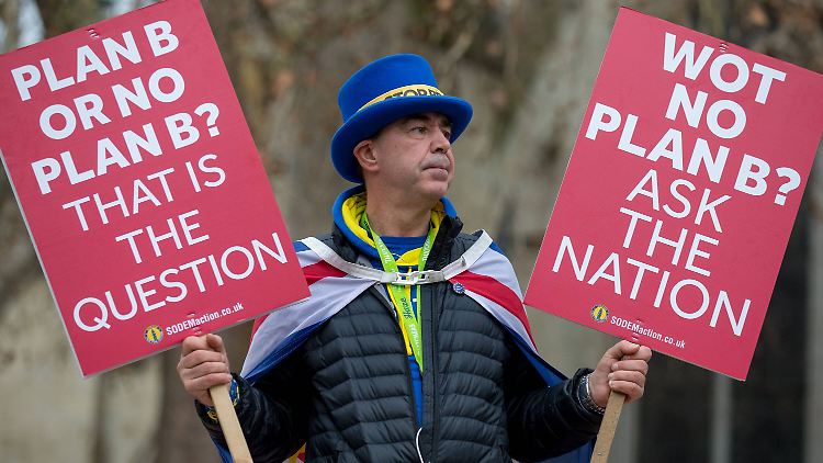 Wie soll Theresa Mays Plan B aussehen? Auch dieser Demonstrant in Westminster ist ratlos.