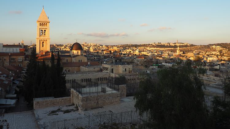 Die umkämpfte Stadt: In Jerusalem ragt der Turm der evangelischen Erlöserkirche in die Sonne. 