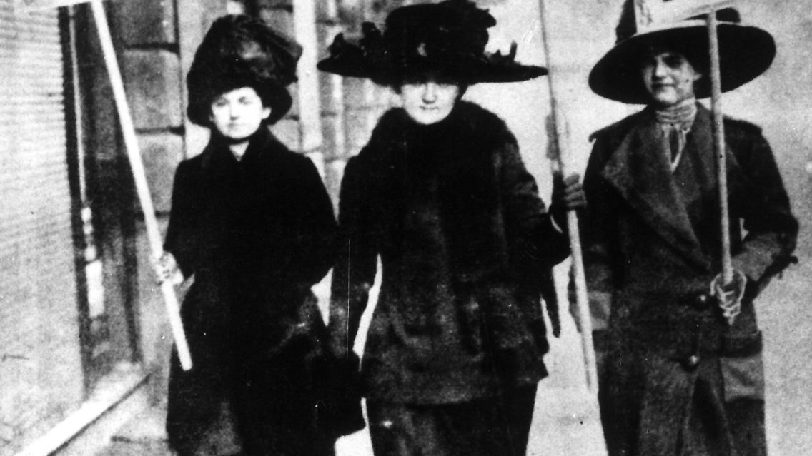 Anstatt sich dankbar zu zeigen, sagte Juchacz selbstbewusst: "Was diese Regierung getan hat, das war eine Selbstverständlichkeit: Sie hat den Frauen gegeben, was ihnen bis dahin zu Unrecht vorenthalten worden ist."