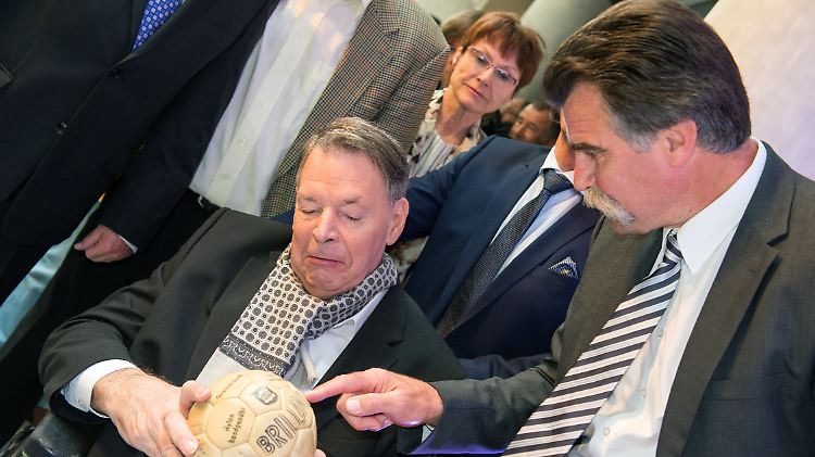 Bei Joachim Deckarms 65. Geburtstag wird sein langjähriger Freund Heiner Brand auch dabei sein. 