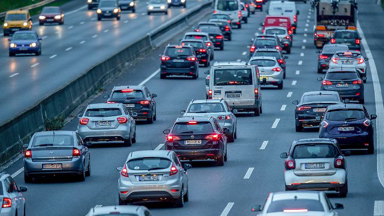 Arbeitnehmer können von der Pendler-Pauschale profitieren.