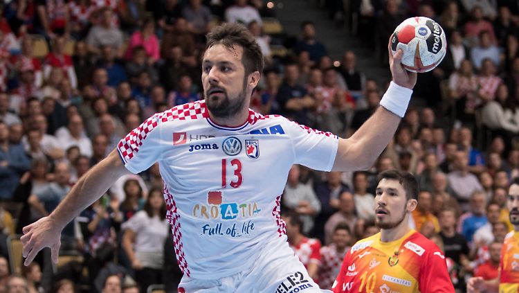 Zlatko Horvat trifft für Kroatien gegen Spanien.