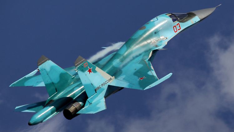Der Bomber Su-34 dient dazu, Bodenziele bis weit hinter den feindlichen Linien anzugreifen.