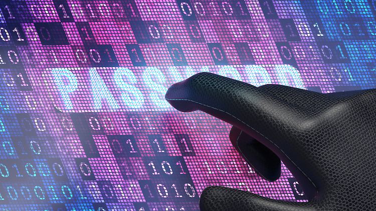Besonders gefährlich wird es, wenn Hackern neben der E-Mail-Adresse auch das Passwort in die Hände gefallen ist.