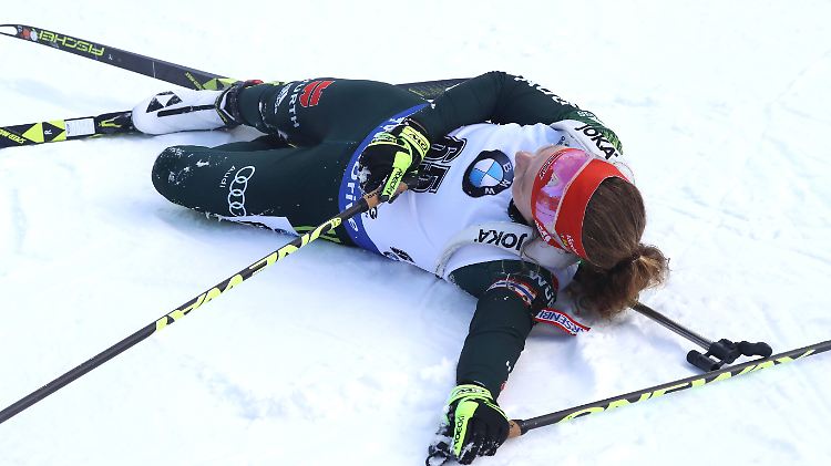 Nach ihrem Comeback in Ruhpolding war Laura Dahlmeier richtig platt.