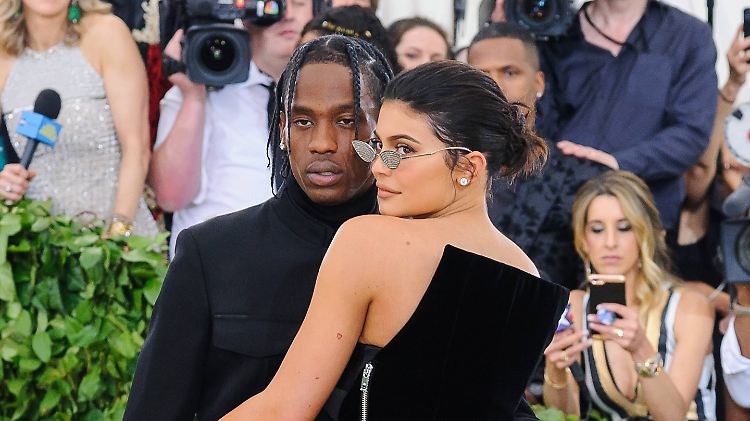 Verliebt, verlobt, verheiratet? Ihren wahren Beziehungsstatus kennen wohl nur Kylie Jenner und Travis Scott selbst.