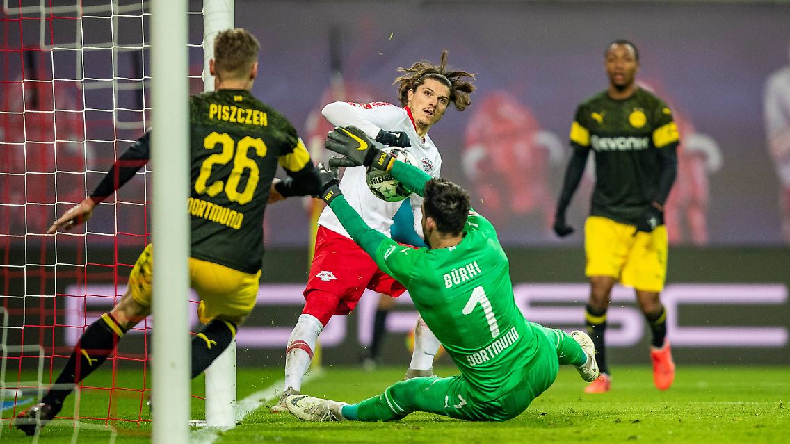 Bedanken muss sich das Team bei Torhüter Roman Bürki. Der gibt sich allerdings ganz bescheiden: "Der Mannschaft ist geholfen, wenn ich die Bälle halte."