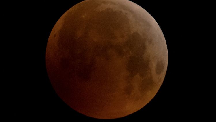 Gleich zu Beginn der Mondfinsternis schlug ein Meteorit auf dem Mond ein.