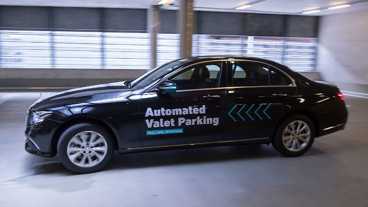 Ein mögliches Einsatzfeld von vielen: Daimler arbeitet mit Bosch bereits an autonom fahrenden E200.