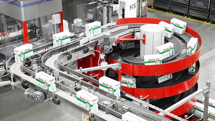 Die im Dax notierten Vorzugsaktien notieren am Vormittag gut fünf Prozent im Minus bei 92,16 Euro.