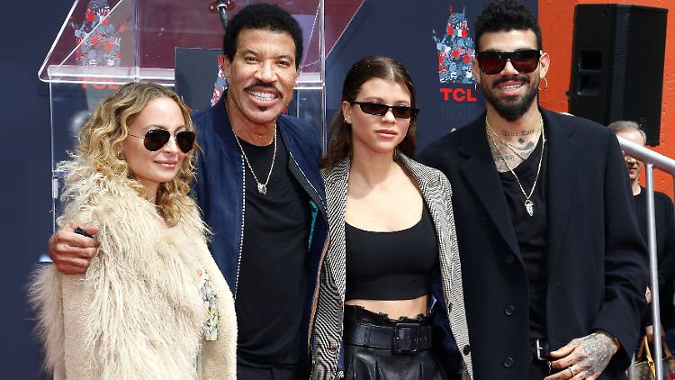 Eine schrecklich schöne Familie: Nicole, Lionel, Sofia und Miles Richie (v.l.n.r.)