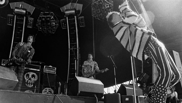 Die Mauer war weg, die DDR gabs noch: Die Toten Hosen beim Open-Air-Festival in Berlin-Weißensee im August 1990.