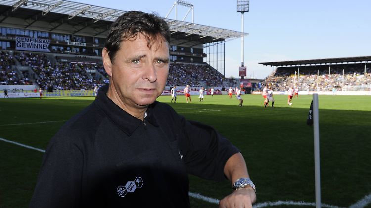 Bei Bernd Heynemann stehen 151 Bundesligaspiele auf der Uhr.