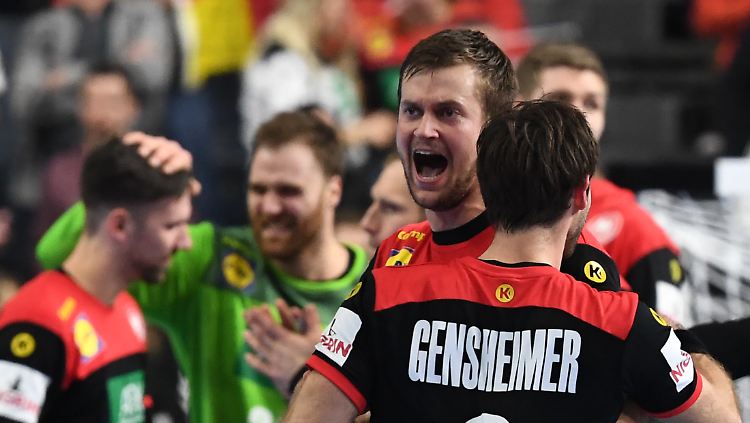 Gensheimer und Böhm jubeln: Erstes Teilziel erreicht - Halbfinale bei der Heim-WM.