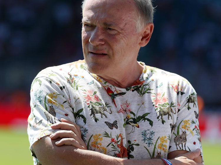 Hermann Gerland zündet nicht nur modisch die Stilrakete, sondern hat auch so das Potenzial, unseren Kolumnisten Ben Redelings wuschig zu machen.