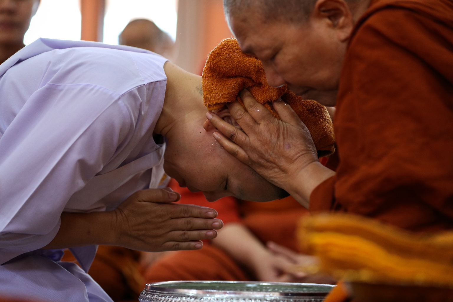 Frauen, die ein Leben als Nonne führen möchten, haben es in Thailand schwer: Ein religiöser Erlass aus dem Jahr 1928 verbietet die Ordination von Frauen und die Gründung von Nonnenorden.