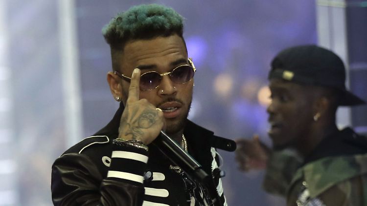 Eine Frau beschuldigt ihn und zwei weitere Männer der Gruppenvergewaltigung: Chris Brown.