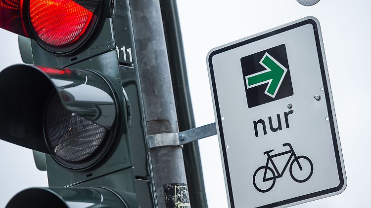 Ein Grüner Pfeil soll in Zukunft Fahrradfahrer beim Rechtsabbiegen schützen.