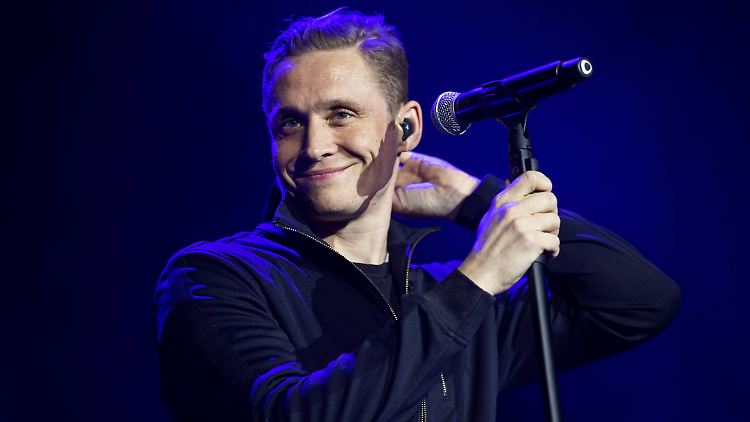 Da zwickt doch was: Matthias Schweighöfer bei seiner Show in Erfurt, die abgebrochen werden musste.