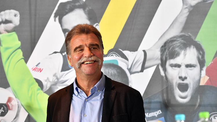 Heiner Brand traut der aktuellen Mannschaft um Uwe Gensheimer zu, ihm mit dem Weltmeister-Titel nachzufolgen.