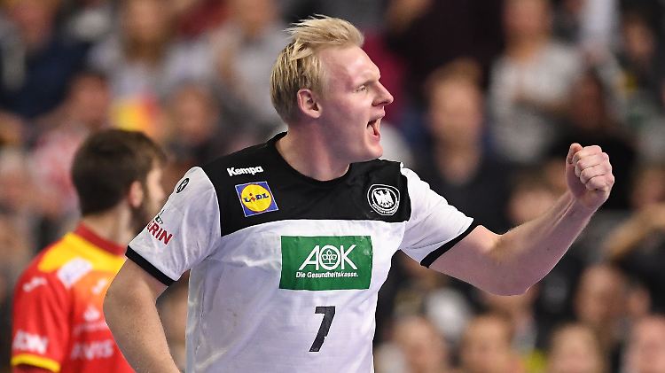 Die deutsche Handball-Nationalmannschaft um Patrick Wiencek gewinnt die Hauptrundengruppe und bleibt im Turnierverlauf ungeschlagen.
