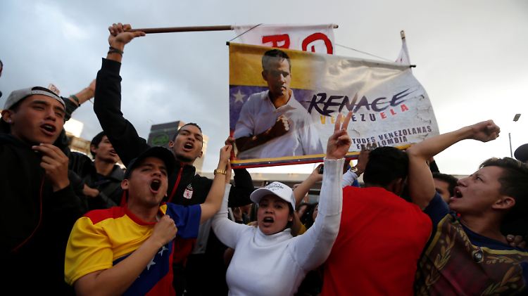 Zehntausende gingen für Guaidó auf die Straße.