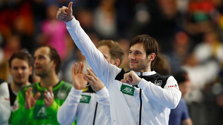 Die deutschen Handballer ziehen ungeschlagen ins WM-Halbfinale ein - Kapitän Uwe Gensheimer gefällt's.