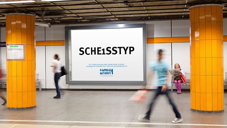 Auf vielen U- und S-Bahnhöfen sind die Plakate zu sehen.