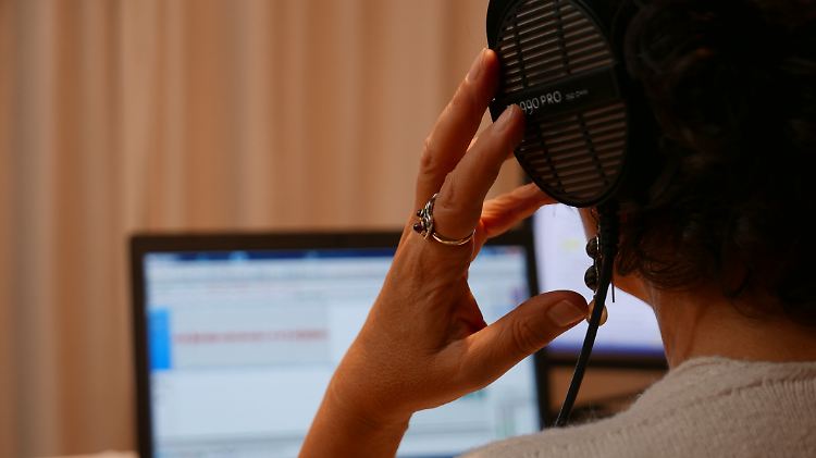 Judith Grümmer lernte ihr Handwerk als Hörfunk-Journalistin.