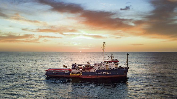Ein Schiff der deutschen Hilfsorganisation Sea-Watch ist derzeit auf der Suche nach einem sicheren Hafen.
