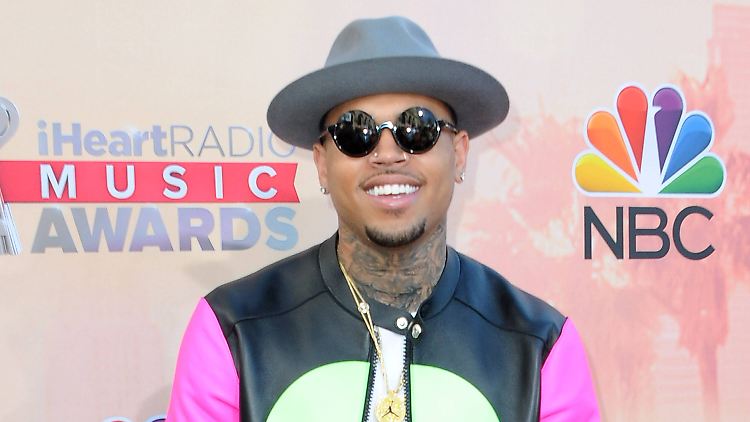 Chris Brown macht sich offenbar gerade keine Sorgen um seine Freiheit.