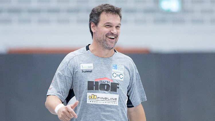 Für den guten Zweck greift Markus Baur immer noch gern zum Ball.