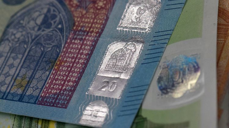 Das Porträtfenster - von Europas Währungshütern erstmals im November 2015 beim neuen 20-Euro-Schein eingeführt - gilt derzeit als eine der höchsten Hürden für Fälscher.