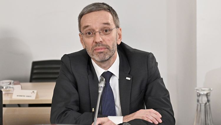 Kickl selbst erklärte, er bekenne sich zu 100 Prozent zum Legalitätsprinzip.