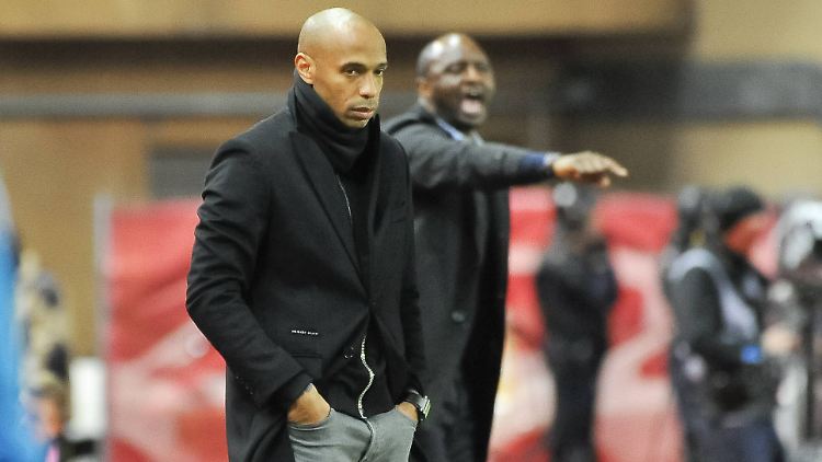 Allein gelassen vom Klub: Thierry Henrys erste Trainerstation AS Monaco endet in einer krachenden Pleite.