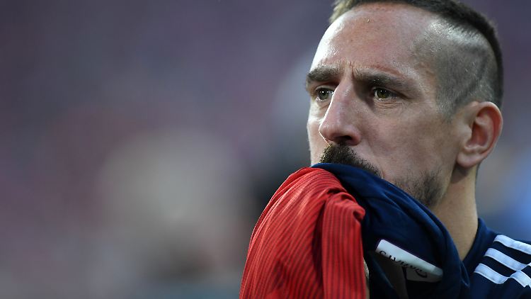 Da frisst Ribéry doch sein Sponsorenshirt.