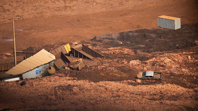 Luftaufnahme von den Schlammmassen nach dem Bruch eines Staudamms an der Feijão Eisenerzmine.