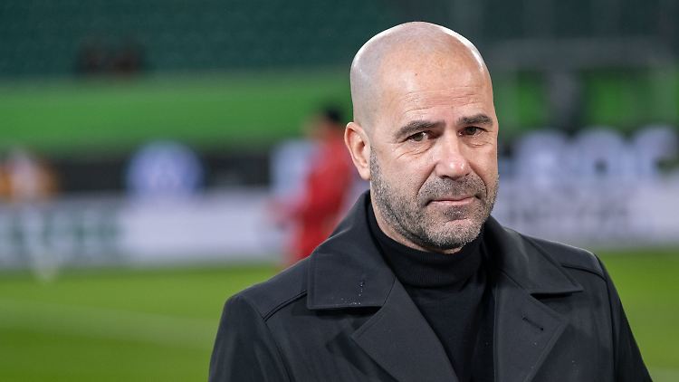 Endlich wieder ein Bundesliga-Sieg: Peter Bosz und seine Leverkusener gewannen in Wolfsburg überraschend deutlich mit 3:0.