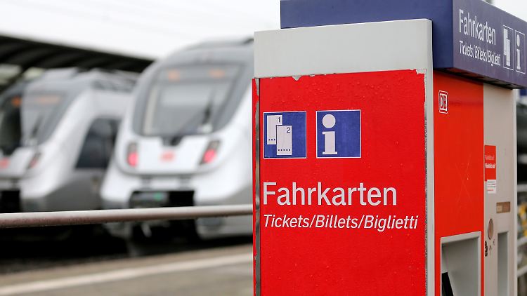Die Idee des Bahn-Beauftragten Ferlemann, Ticketpreise zu erhöhen, stößt auf Ablehnung.