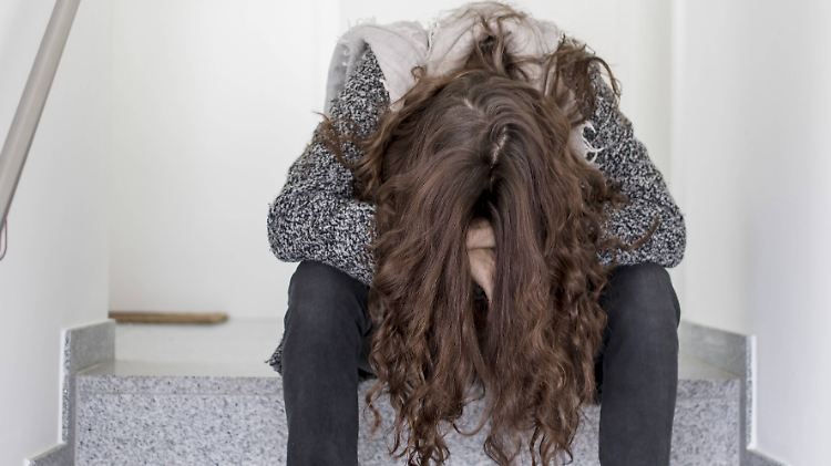 Bei zu wenig Schlaf ist man nicht nur müde, sondern auch schmerzempfindlicher, zeigt eine neue Studie.