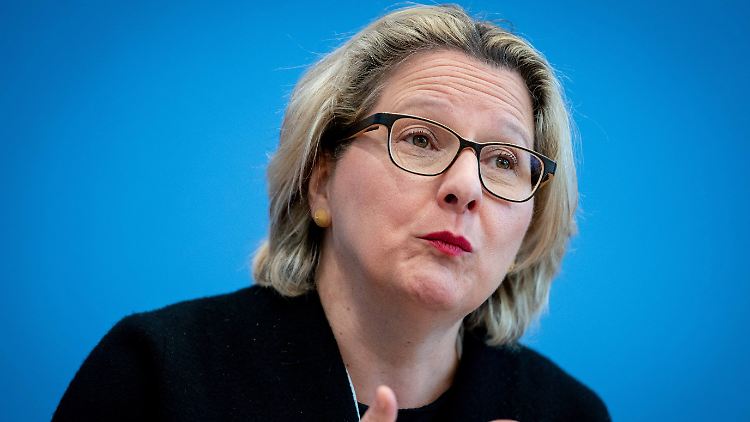 Umweltministerin Svenja Schulze will die Grenzwerte für Schadstoffe nicht absenken.  