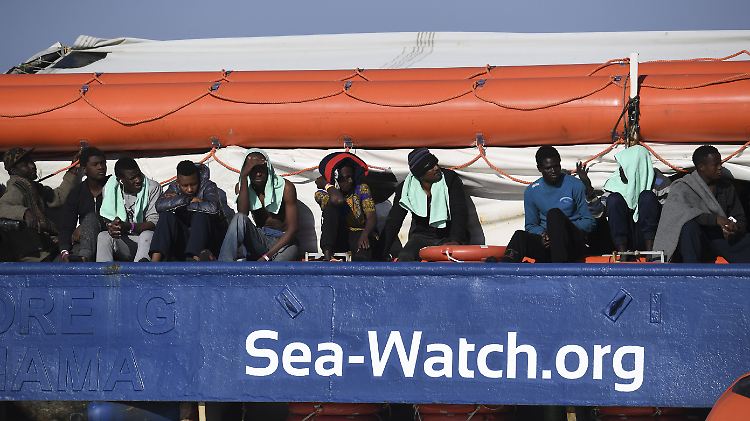 Den Geflüchteten an Bord der "Sea-Watch 3" soll in Libyen Folter drohen.
