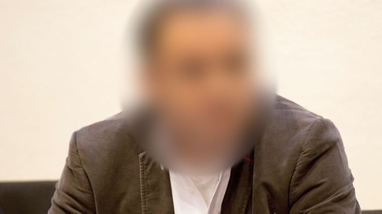 Der Angeklagte vor Gericht.