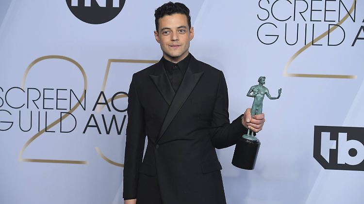 Rami Malek mit dem SAG-Award 2019.