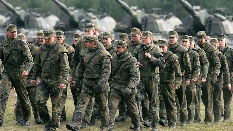 Bei der Bundeswehr wird es wegen des demografischen Wandels in Zukunft weniger Bewerber geben.