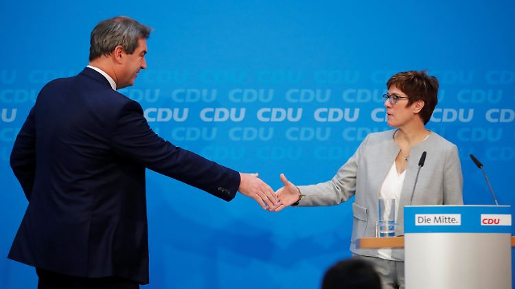 Der neue CSU-Chef Söder und die CDU-Vorsitzende Kramp-Karrenbauer demonstrieren Zusammenhalt.