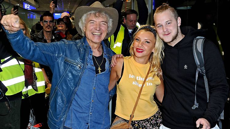 Deutschland hat sie wieder: Peter Orloff (l.), Dschungelkönigin Evelyn Burdecki und Felix van Deventer.