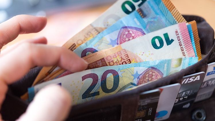 Über die Hälfte der Bundesbürger kann sich nicht vorstellen, auf Bargeld komplett zu verzichten.