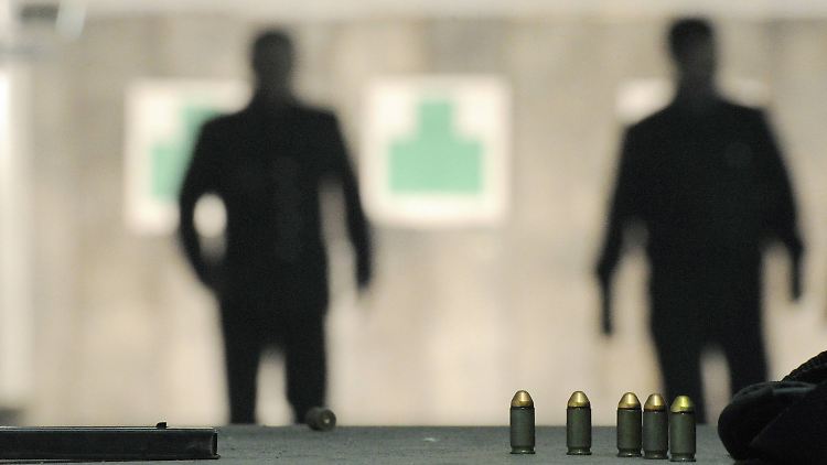 Zwölf Schießtrainings von Rechtsextremisten im europäischen Ausland sind seit dem 8. Dezember 2015 bekannt. (Symbolbild) 